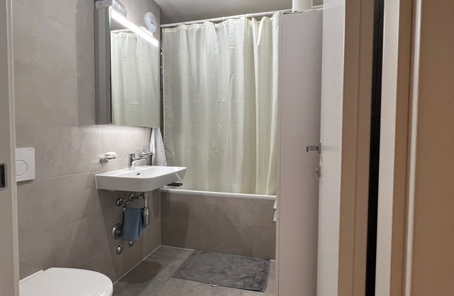 Charming bed & breakfast in delightful Genève with WiFi