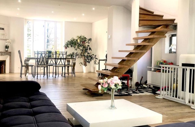 🏡 Charming Bourgeois House – 1h from Paris – 12 Guests – Large Garden