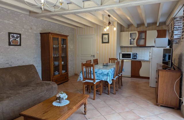 Charming, Bright Cottage in Village Center - Comfort and Tranquility Near Orleans