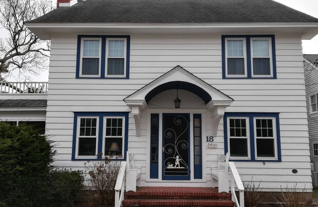 Charming, Bright & Airy Beach House, Best LOCATION! The Pines in North Rehoboth