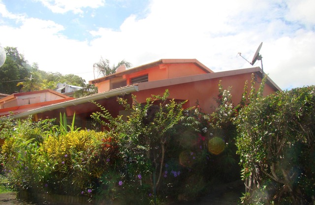 Charming bungalow 30 meters from the beach, 800 m from the natural park of the Caravelle