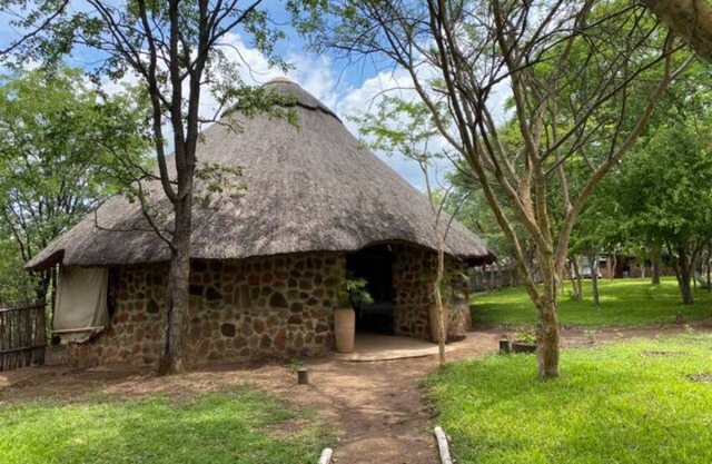 Charming Bush Chalet 1 on This World Renowned Eco Site 40 Minutes From Vic Falls Fully Catered Stay - 1975