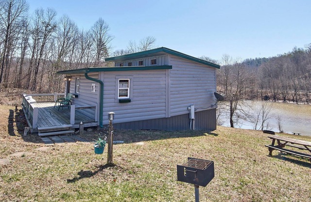 Charming cabin in scenic Statts Mills