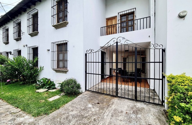 Charming casita with pool, in quiet part of Antigua and walkable to everything!