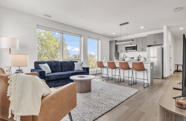 Charming & Central 2BR | Cleveland Clinic