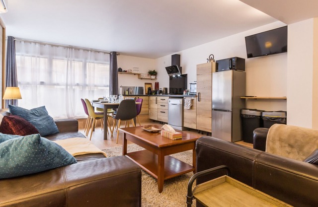 Charming Central Home with Modern Amenities, Close to Seafront & Attractions