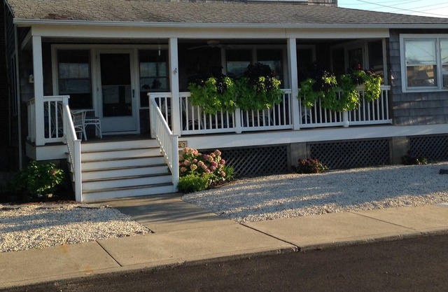 Charming Classic Shore House 5 Br Sleeps 10