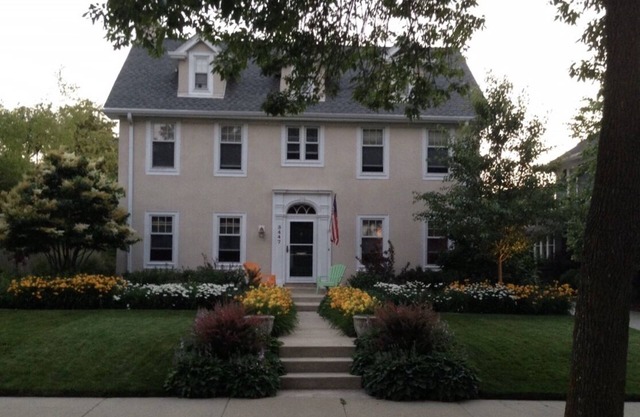 Charming colonial 3.2 miles from the DNC