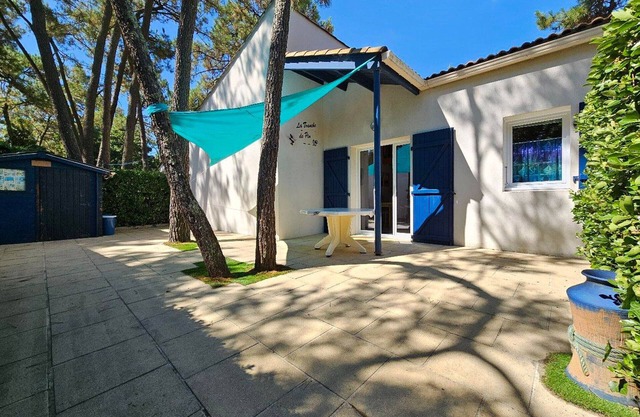 Charming Cottage with Garden, Near Beach & Shops, Sleeps 6