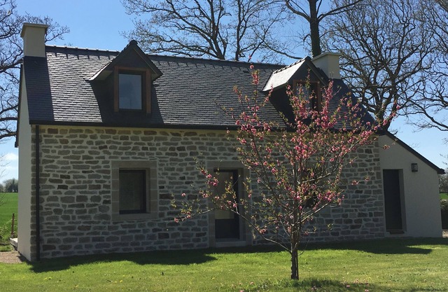 Charming cottage renovated to nine, near Locronan and Beaches at 4km, 3 Stars *