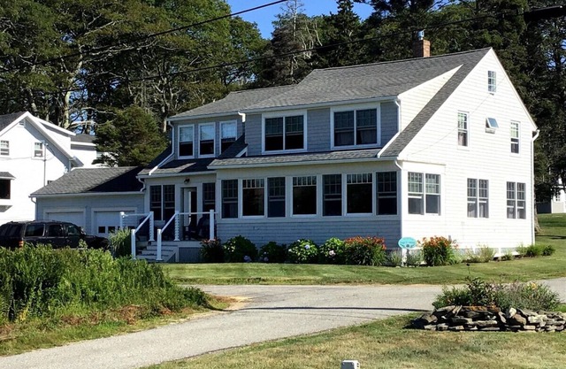 Charming Cottage on Ocean Point