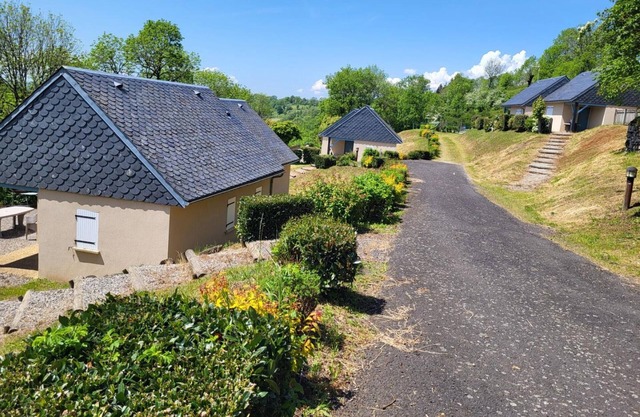 Charming Cottage with Pool in Scenic Cantal - Near Pierrefort and Saint-Flour