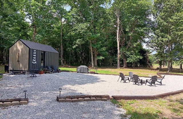 Charming cottage with WiFi in lovely Tullahoma! Near Waterfalls!