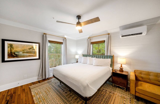 Charming & Cozy King Room, Newly Renovated, Centrally Located in Apalach