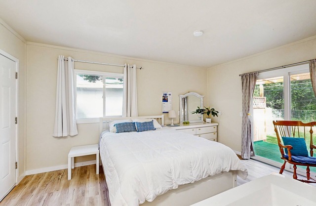 Charming & Cozy Studio Retreat in the Heart of Anchorage