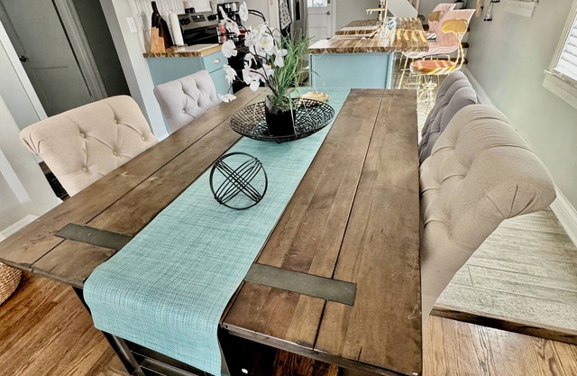 Charming Derby City Rental - 3-bedroom house Sleeps up to 7, WiFi in Louisville.