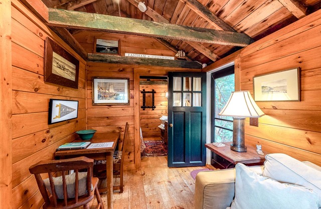 Charming, Dog-Friendly Cottage w/Free WiFi & a Kitchenette - Close to the Beach