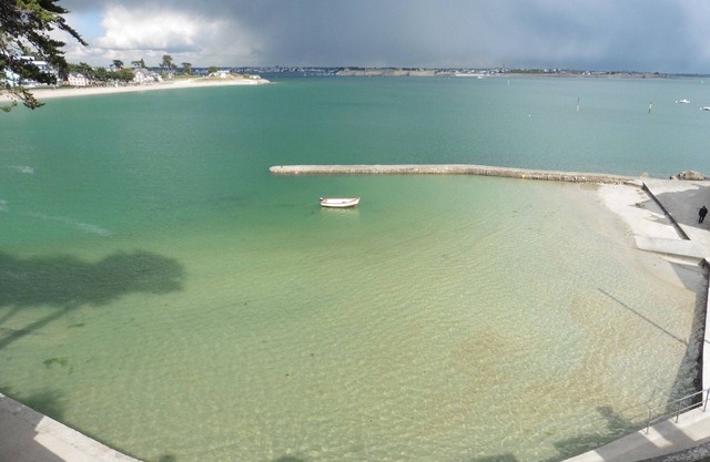 Charming duplex, large terrace and sea view in Larmor Plage