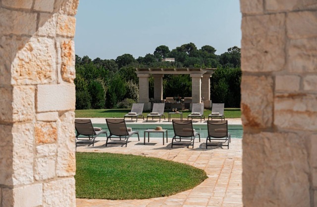 Charming Family Retreat in a stone farmhouse with Private Pool in Itria Valle