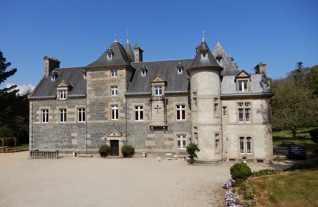 Charming family home in the heart of a park 5 minutes from the city center