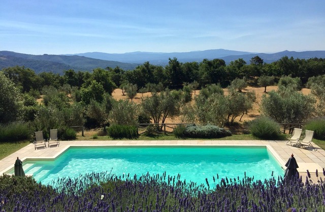Charming farmhouse with stunning views and pool between Florence and Arezzo.