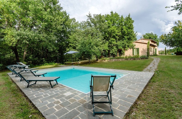 Charming farmhouse immersed in the Tuscan countryside with private swimming pool and garden