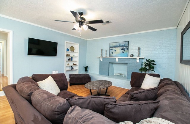 Charming Farmhouse Relax w/Heated Massage Chair