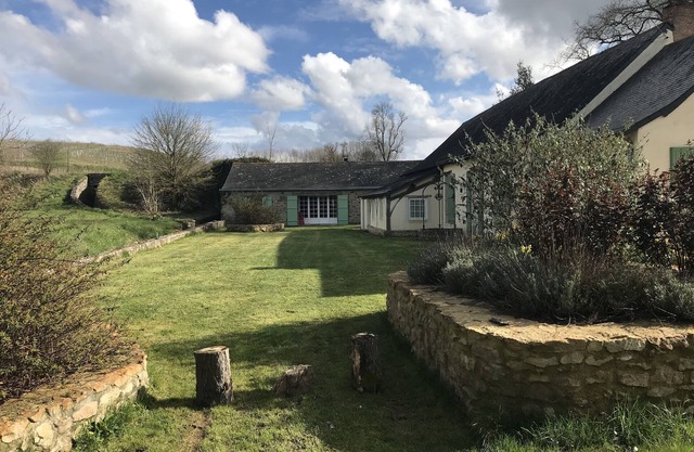 Charming house with very large Maine & Loire gardens between Angers & Saumur