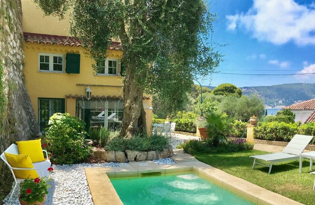 Charming property with private pool and sea view