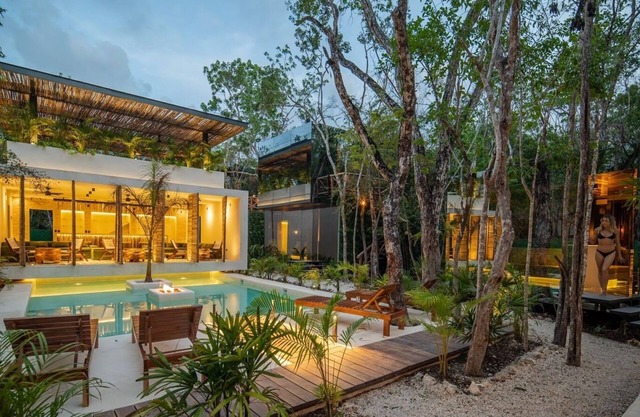 Charming Glass Jungle Villa in Delightful Tulum with WiFi and AC