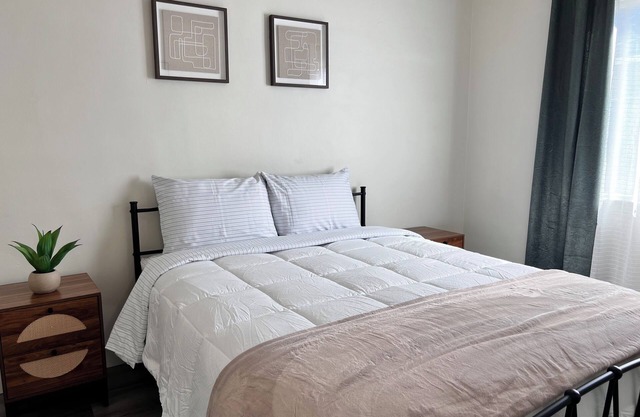 Charming Glendale Home-Centrally Located 2BR Near Hollywood/Downtown LA