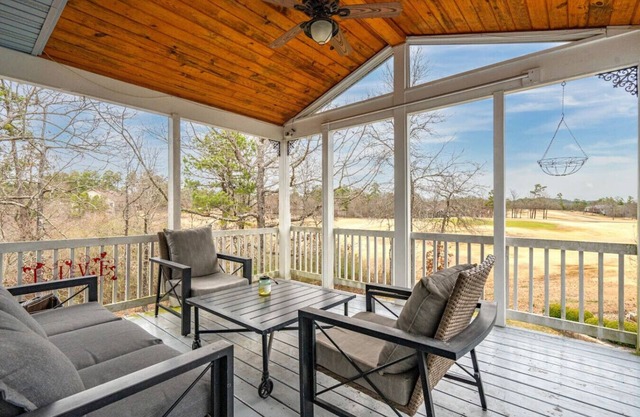 Charming Golf Course Retreat