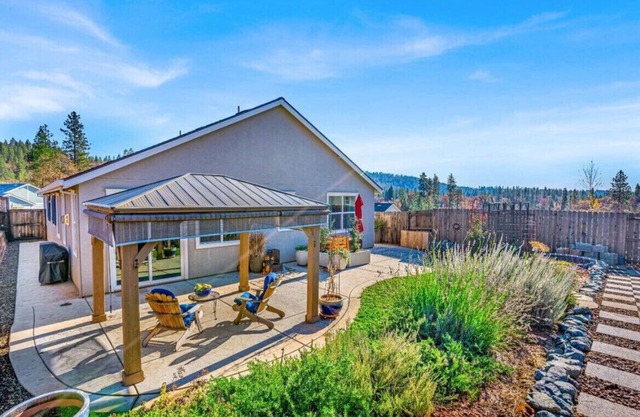 Charming Grass Valley Haven-Contemporary Comfort with a local touch of Elegance