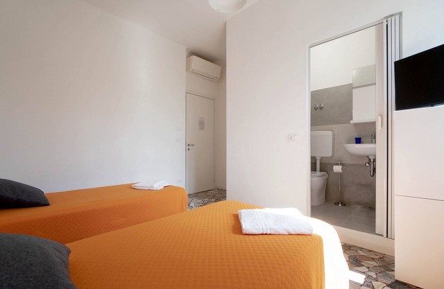 Charming Guest Room in Frassino with Private Entrance