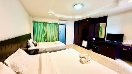 Charming Guest Room in Central Pa Tong, Thailand