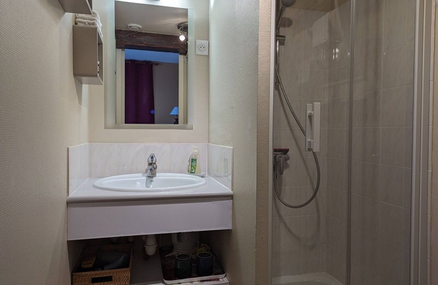 Charming Guest Rooms with Pool and Wi-Fi in the Loire Valley