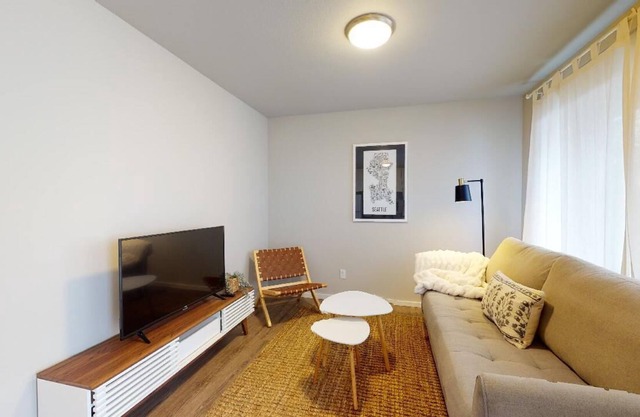 Charming Hideaway - Cvrd Parkng, Close to DT Snohomish.