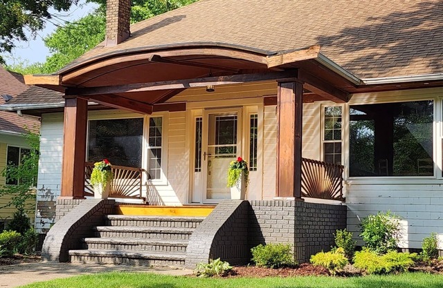 Charming Historic Retreat Fenced Yard
