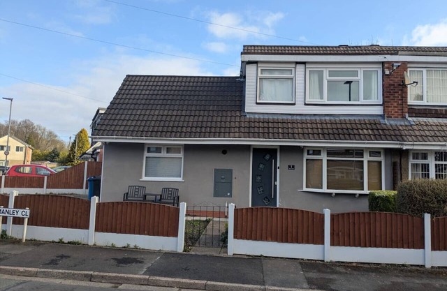 Charming Home Office x2 Living Rooms Driveway Parking