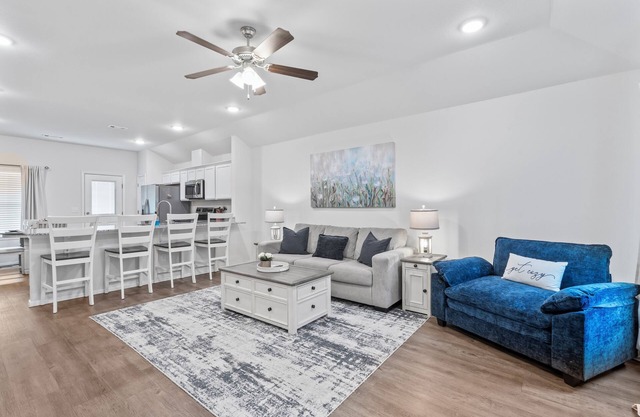 Charming Holiday Getaway+2.6 miles from the University of Arkansas