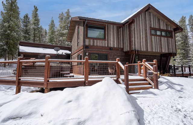 Charming + Hot Tub + Close to slopes - Breck Bicycle House