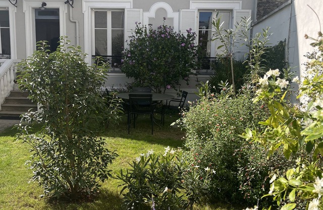 Charming house with town garden near Paris, 4 bedrooms/8 p.