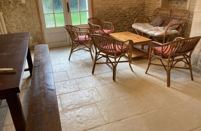 Charming house. Sleeps 6. Close to beaches