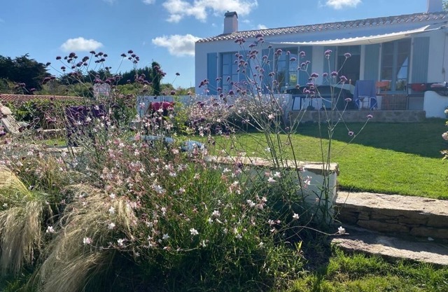 Charming house, 100 m from the sea. View over the village of Millstone