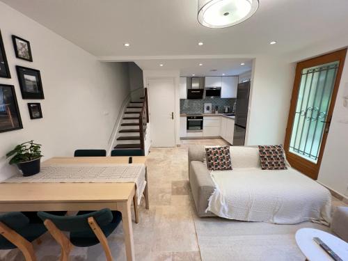 Charming house 2BR, 100m to RER B Laplace station