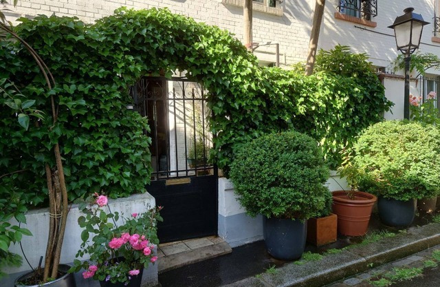 Charming house in Paris, in the Cité florale