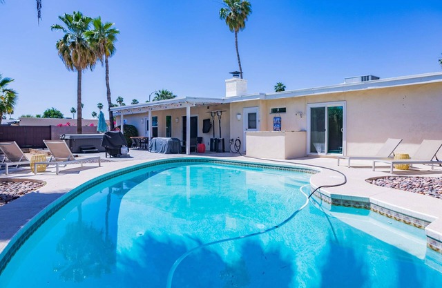 Charming House near Kierland, Pool Heater, Hot Tub
