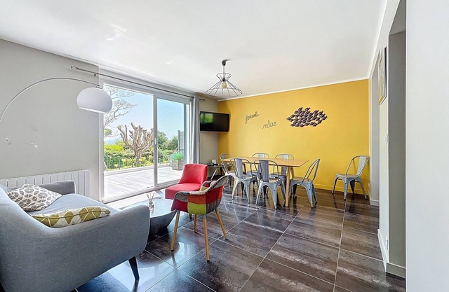 Charming house on the heights of St Jacques with sea view