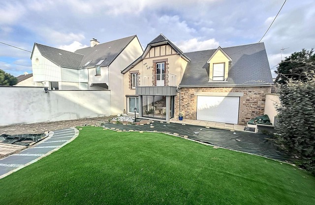 Charming House with Garden, 100m from Beach and Shops in Jullouville