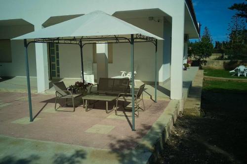 Charming House with Pool in Arenella, Air Conditioning